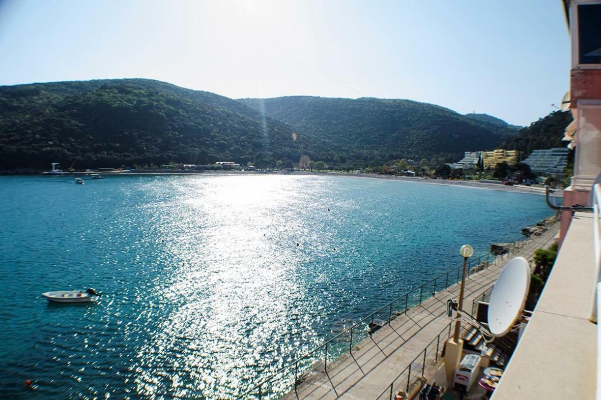Irene Apartment By The Sea - Privat Parking 라벡 외부 사진